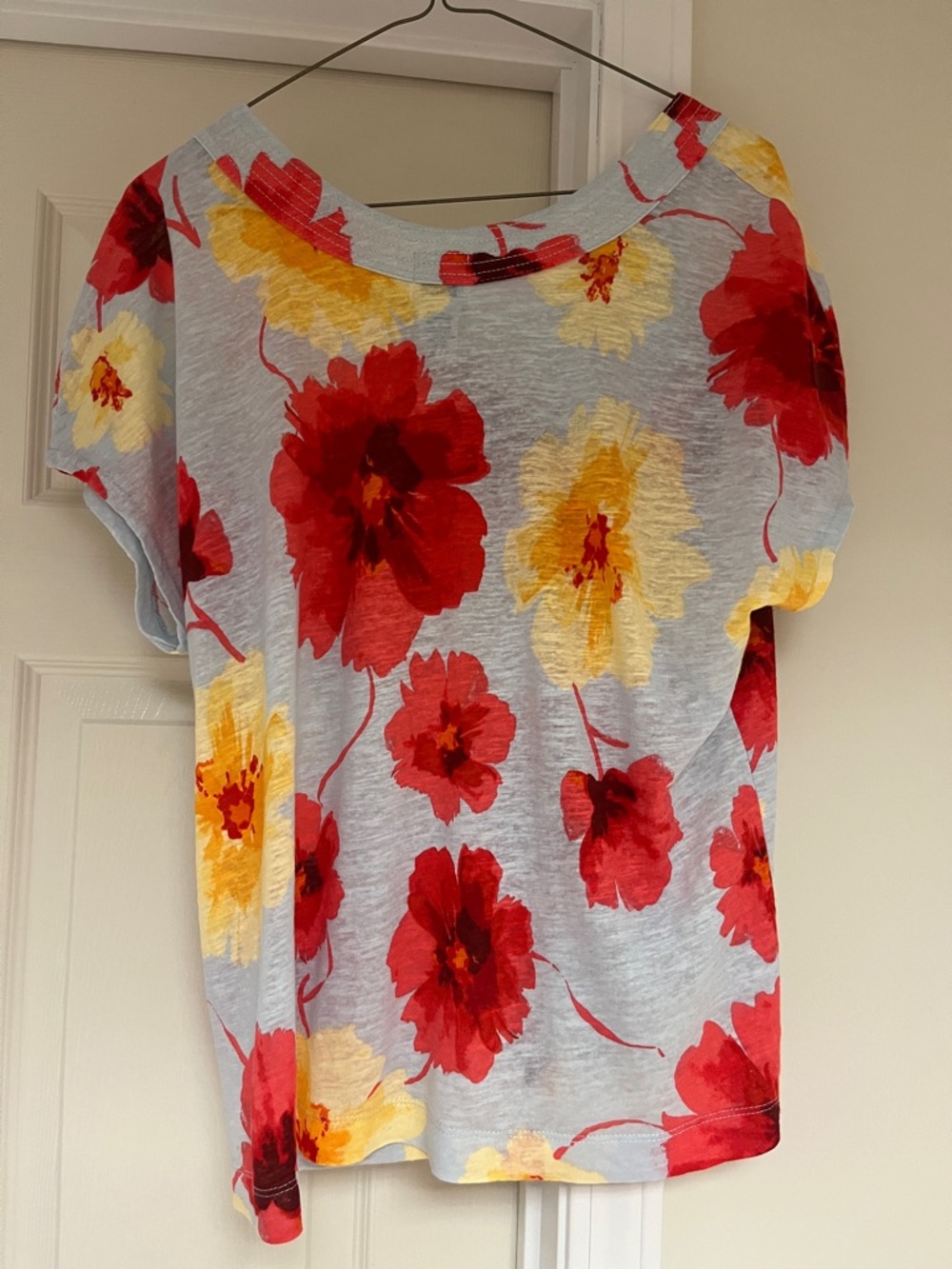 Joie Floral Button-Down Top in Red & Yellow on Light Gray. Nice Linen blend - Picture 6 of 6